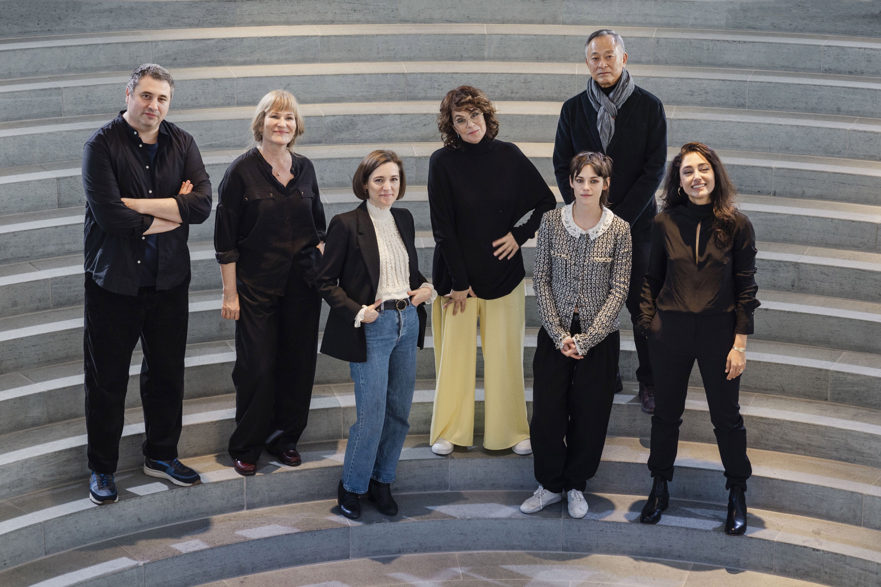 Fig. 4: The International Jury 2023: (f.l.t.r.) Radu Jude, Valeska Grisebach, Carla Simón, Francine Maisler, Kristen Stewart, Johnnie To, Golshifteh Farahani  © Dirk Michael Deckbar / Berlinale 2023